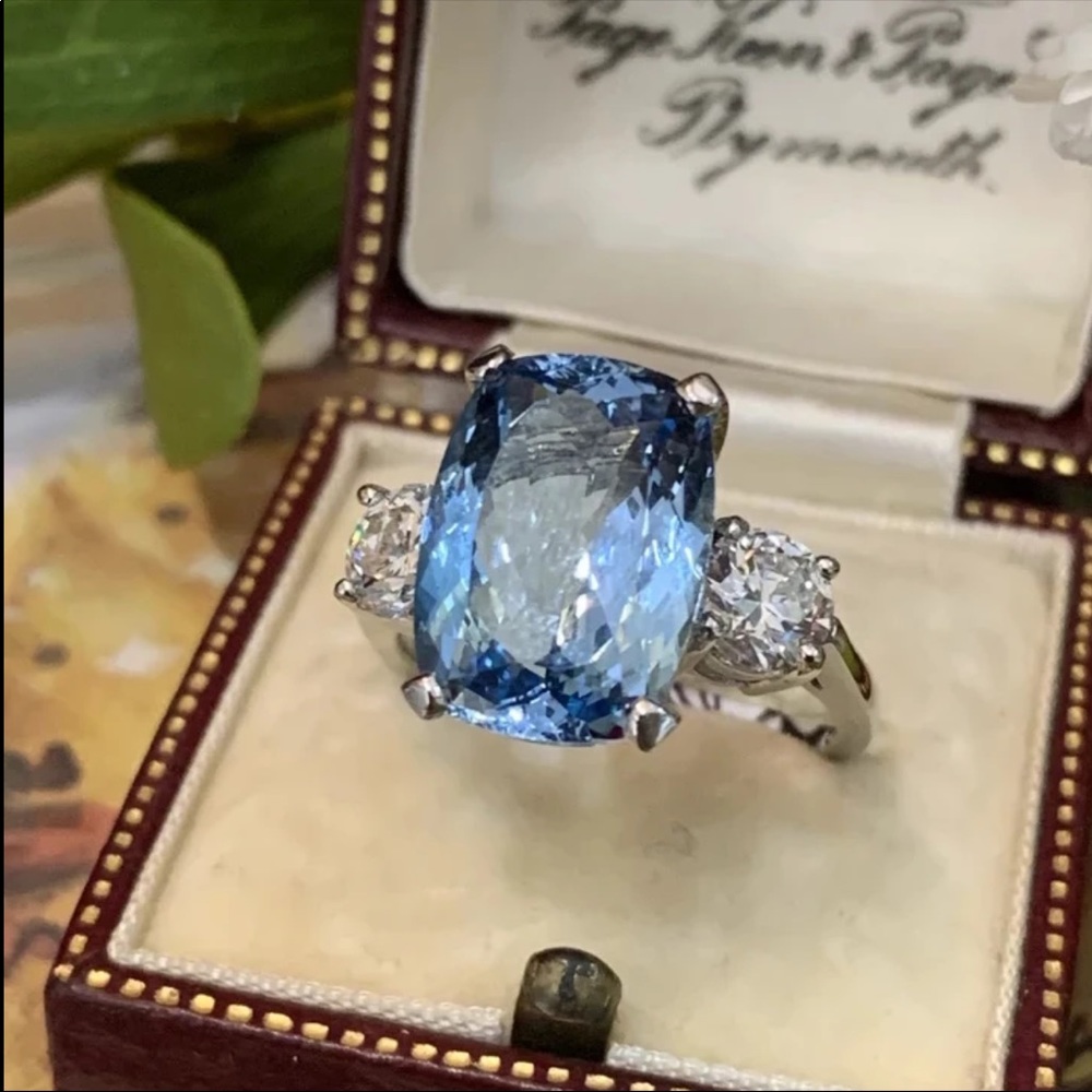 New Women’s 925 Silver Oval Sapphire Ring - Picture 2 of 6